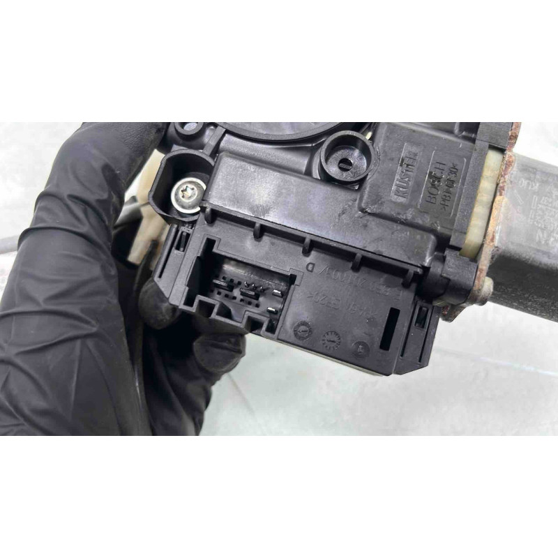 Leve vitre electrique arriere droit VOLKSWAGEN POLO 5 Photo n°4