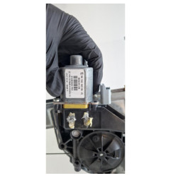 Leve vitre electrique avant droit PEUGEOT 208 1