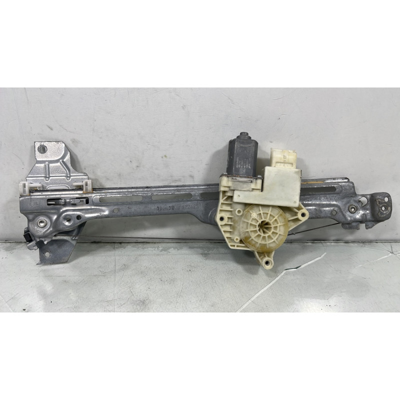 Leve vitre electrique arriere droit PEUGEOT 308 2 SW Photo n°1