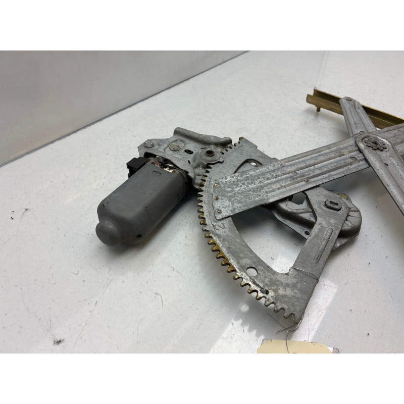Leve vitre electrique avant droit PEUGEOT 205 Photo n°3