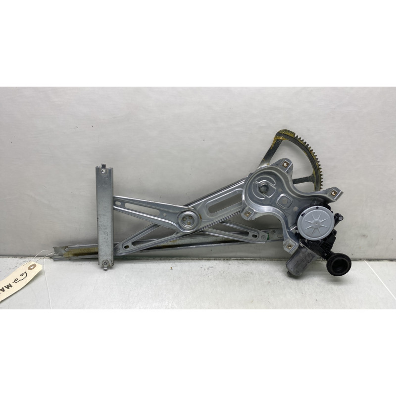 Leve vitre electrique avant droit TOYOTA YARIS 3 Photo n°1