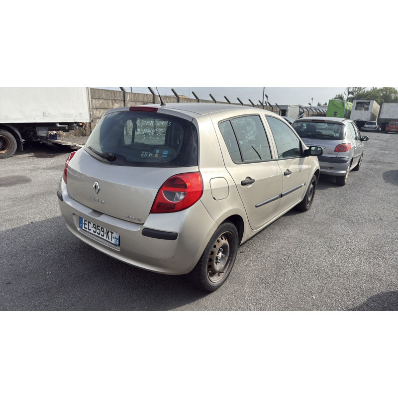 Eclairage de plaque RENAULT CLIO 3 Photo n°6