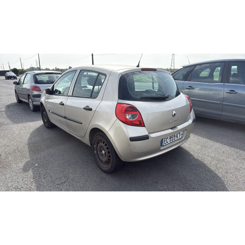 Eclairage de plaque RENAULT CLIO 3 Photo n°7