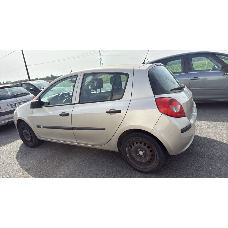 Eclairage de plaque RENAULT CLIO 3 Photo n°10