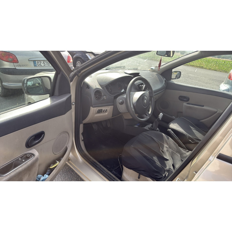 Eclairage de plaque RENAULT CLIO 3 Photo n°12
