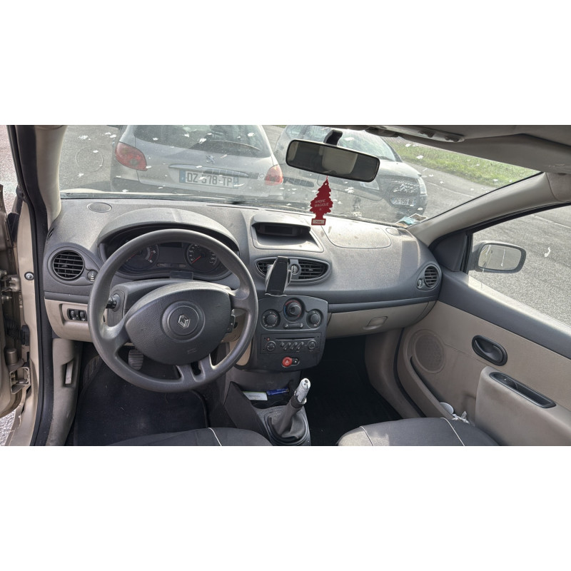 Eclairage de plaque RENAULT CLIO 3 Photo n°19