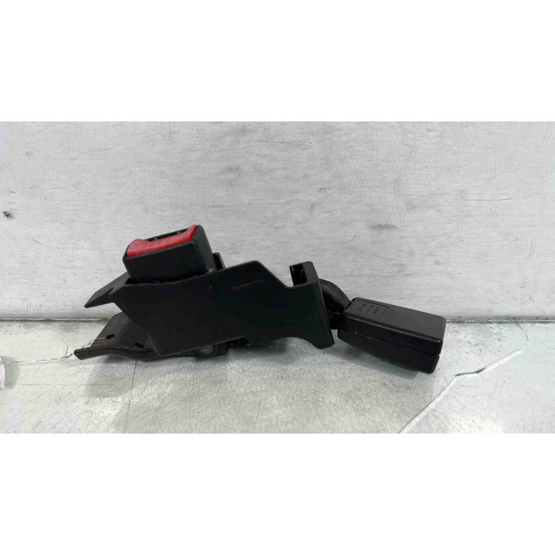 Attache ceinture arriere gauche RENAULT CLIO 3 Photo n°3