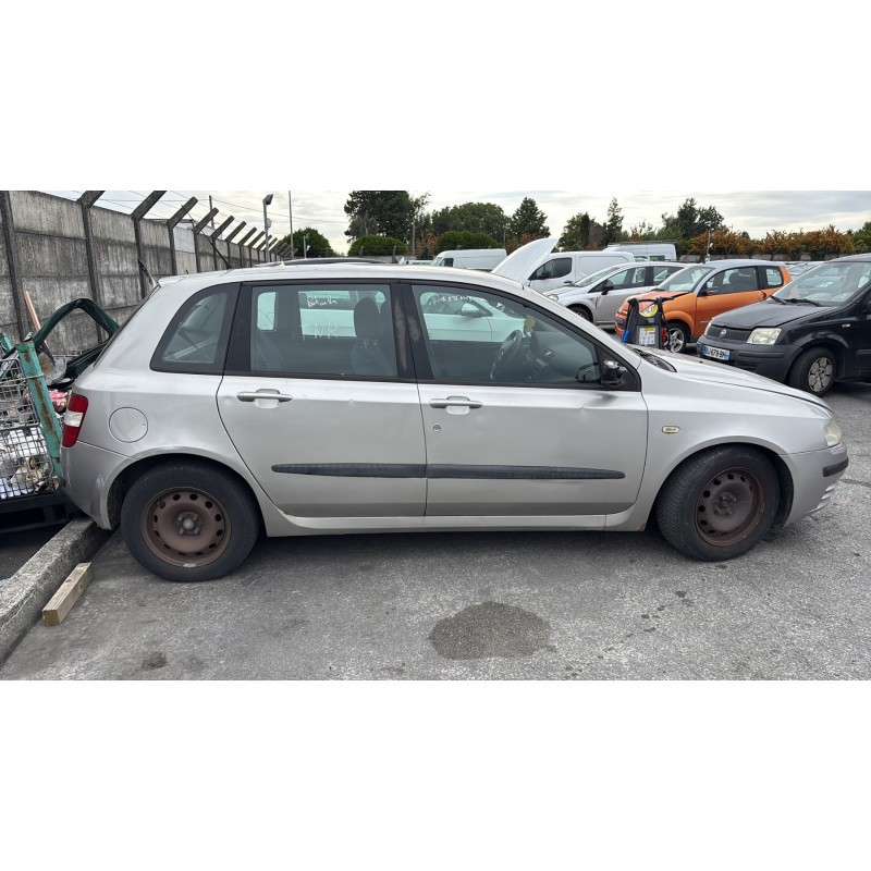 Pare choc avant FIAT STILO Photo n°8