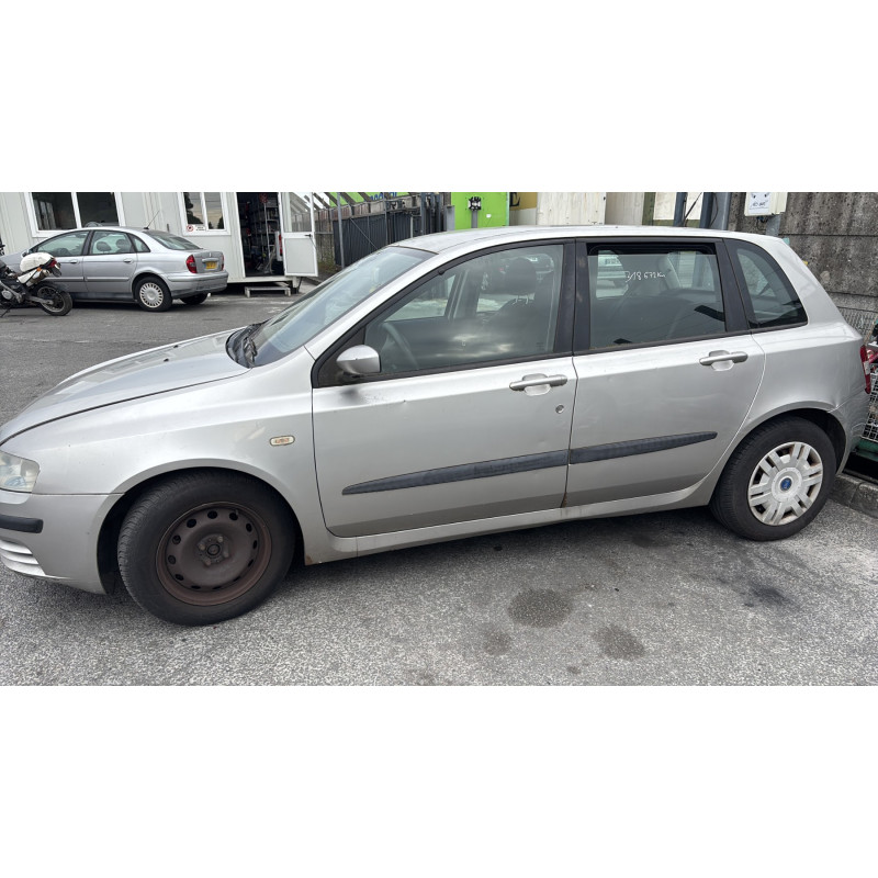 Pare choc avant FIAT STILO Photo n°11