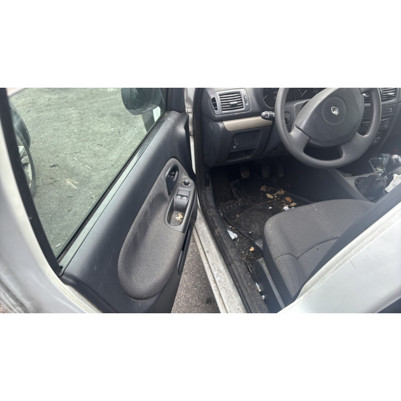 Pare choc arriere RENAULT CLIO 2 Photo n°19