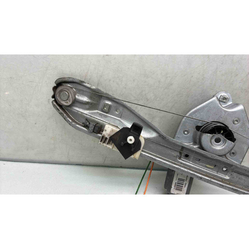 Leve vitre electrique arriere gauche RENAULT CLIO 3 Photo n°1