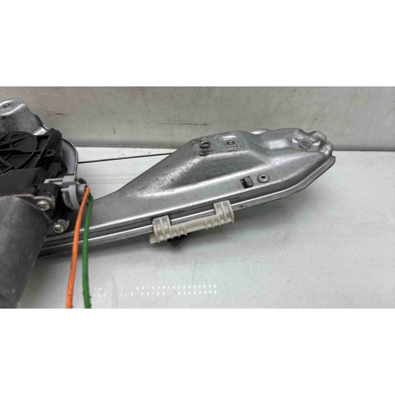 Leve vitre electrique arriere gauche RENAULT CLIO 3 Photo n°3