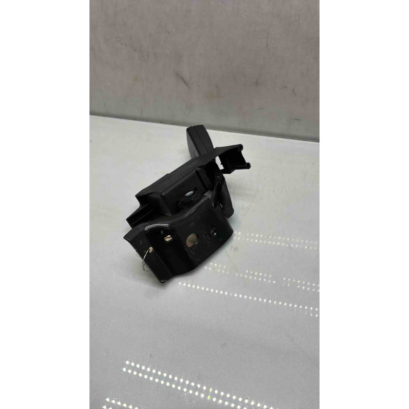 Attache ceinture arriere gauche RENAULT CLIO 3 Photo n°3