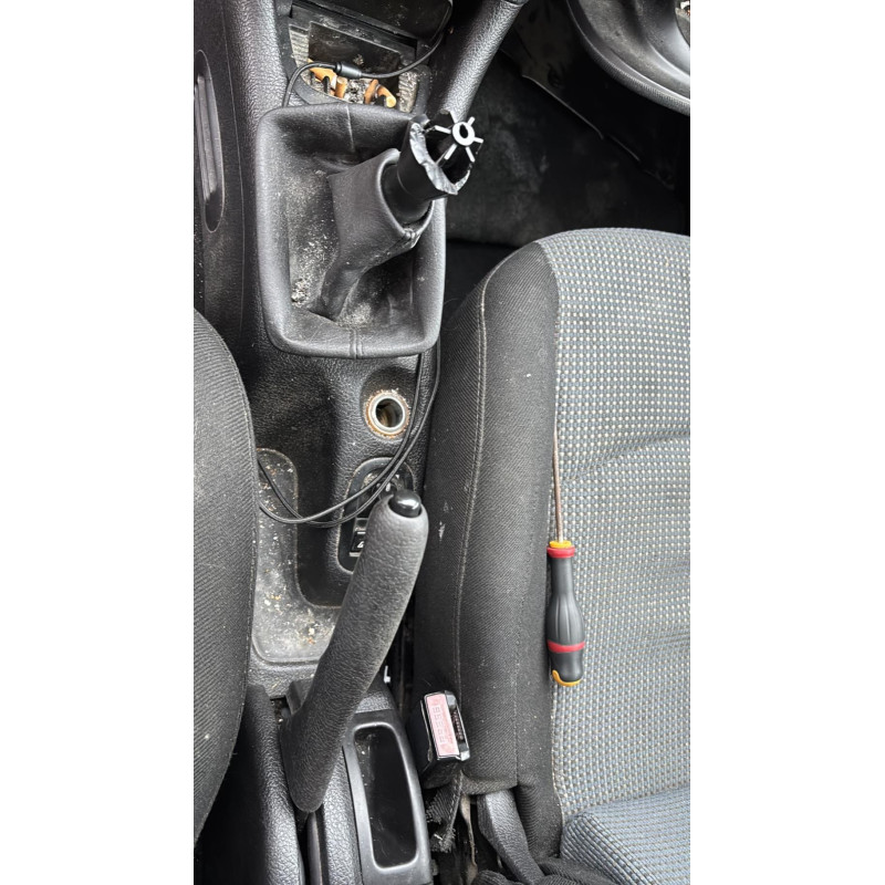 Verin de coffre PEUGEOT 206 Photo n°15