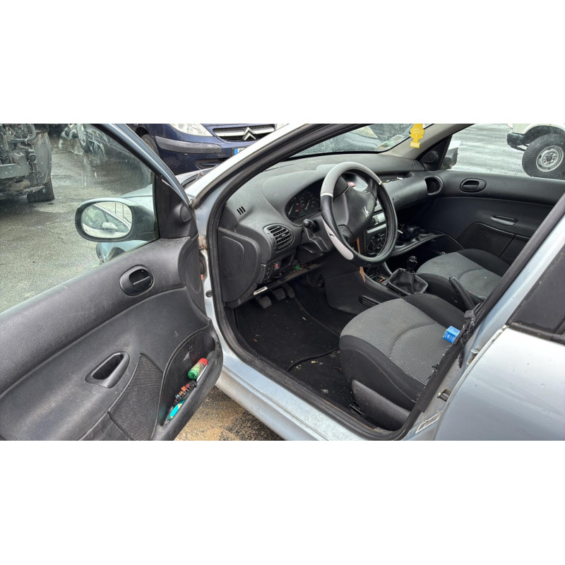 Verin de coffre PEUGEOT 206 Photo n°16