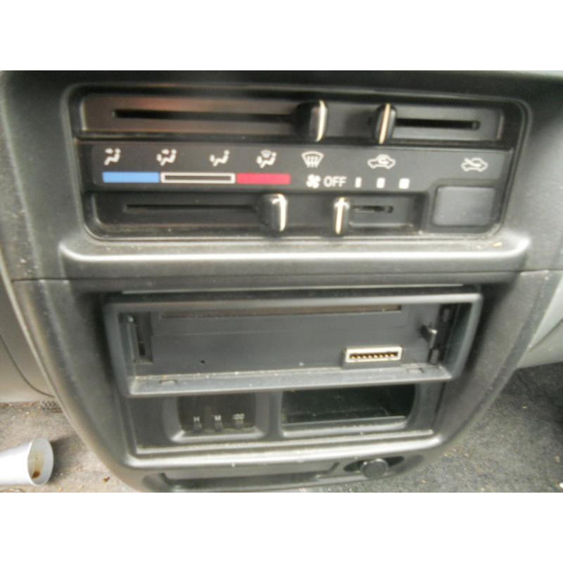 Etrier avant gauche (freinage) SUZUKI ALTO 2 Photo n°6