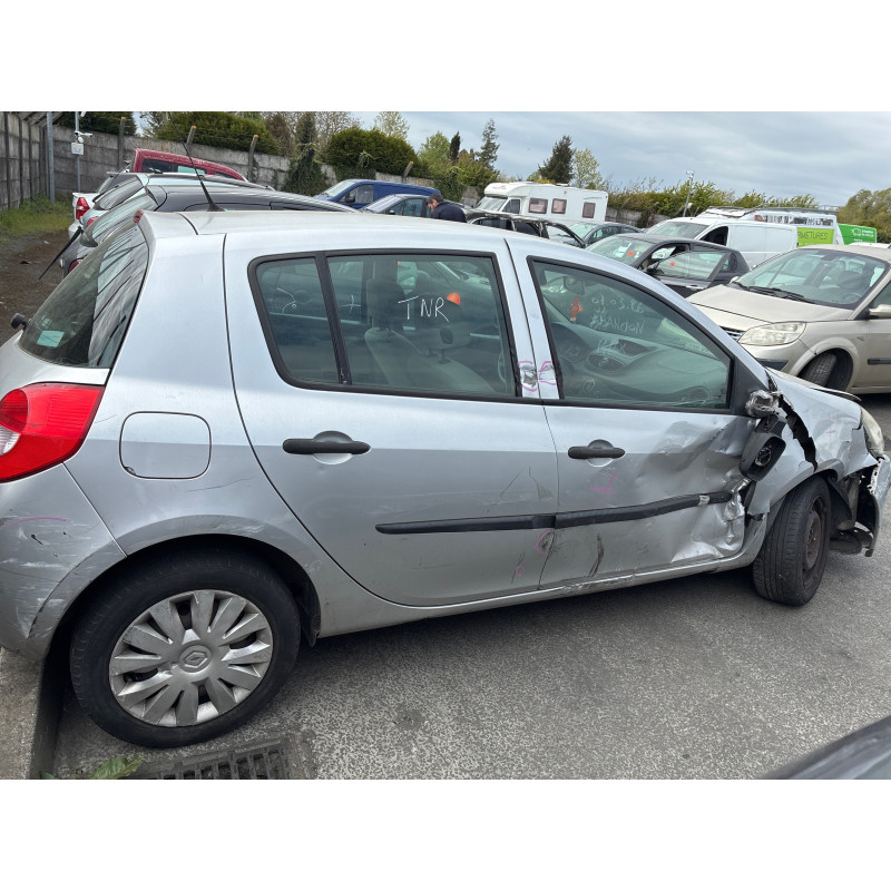 Eclairage de plaque RENAULT CLIO 3 Photo n°9