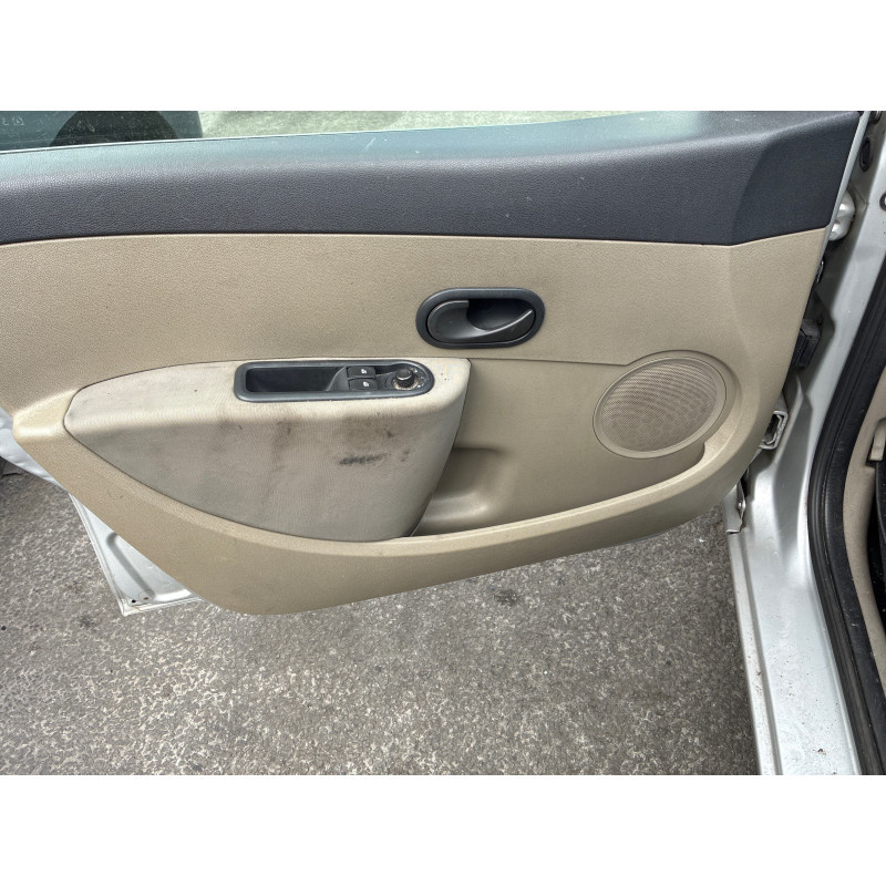 Eclairage de plaque RENAULT CLIO 3 Photo n°13