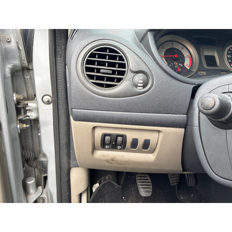 Eclairage de plaque RENAULT CLIO 3 Photo n°18