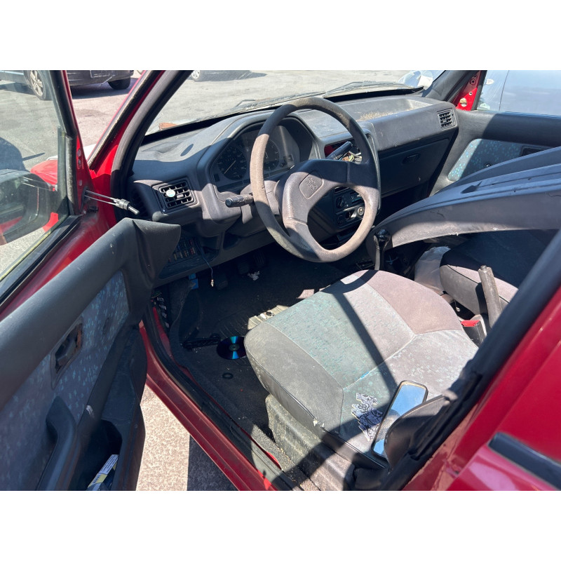 Bouton de warning PEUGEOT 106 Photo n°16