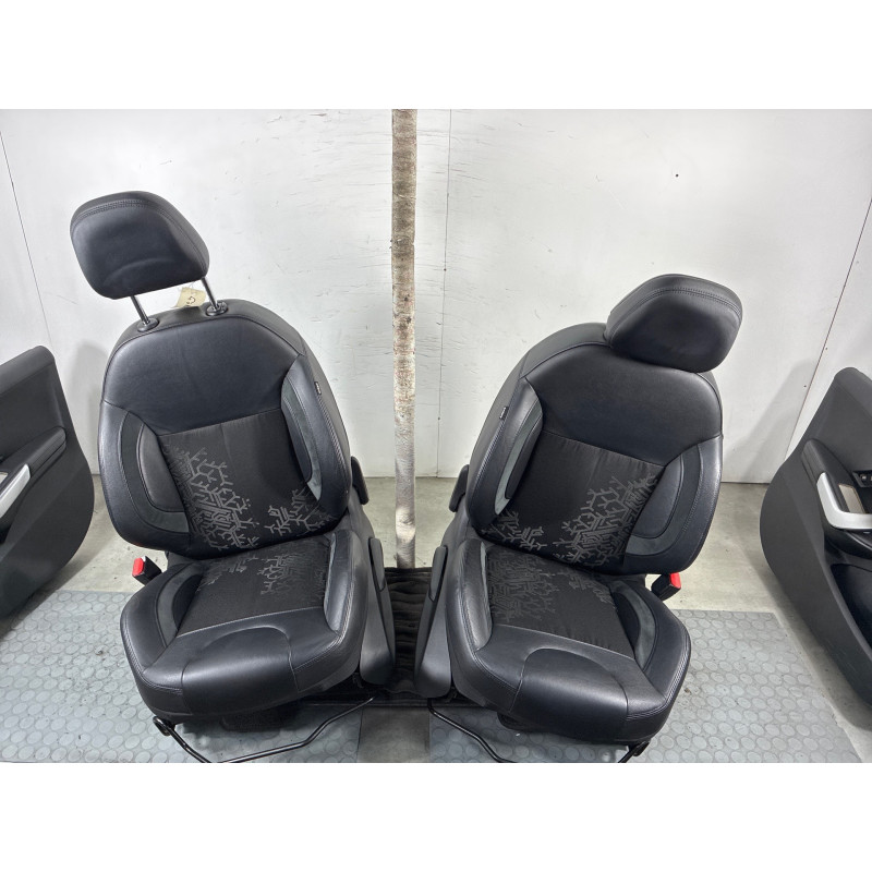 Interieur complet PEUGEOT 208 1 Photo n°5