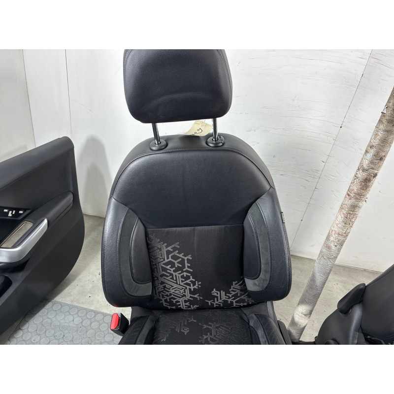 Interieur complet PEUGEOT 208 1 Photo n°10