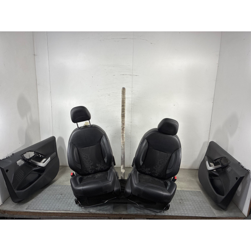 Interieur complet PEUGEOT 208 1 Photo n°11