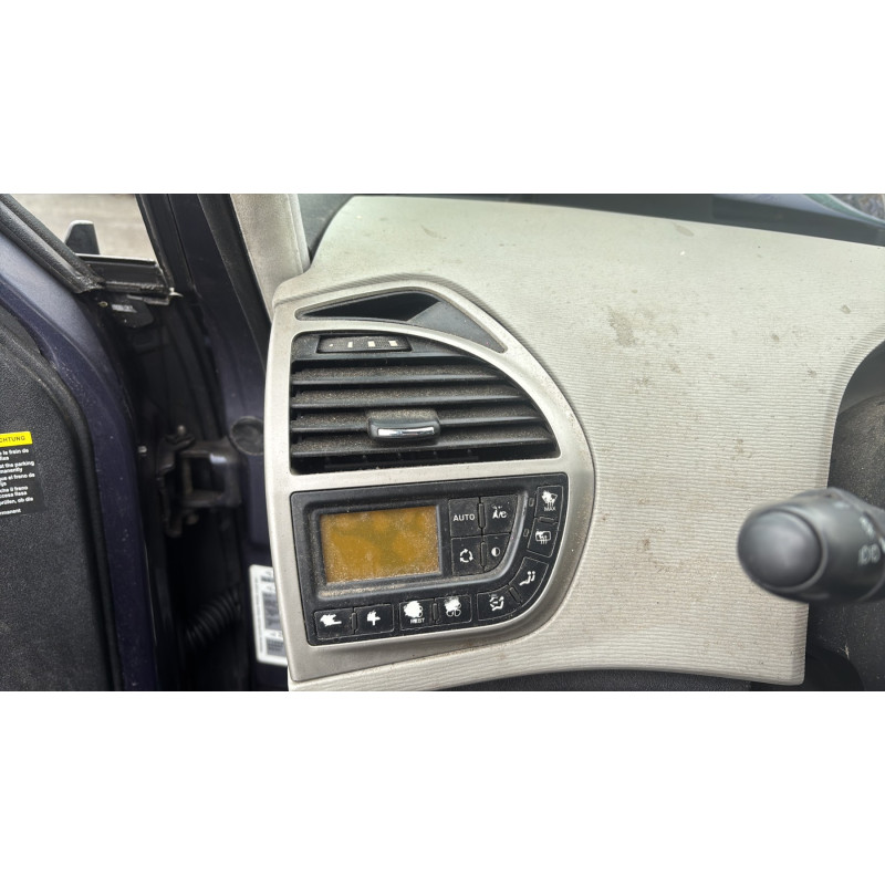 Feu arriere stop central CITROEN C4 PICASSO 1 Photo n°19