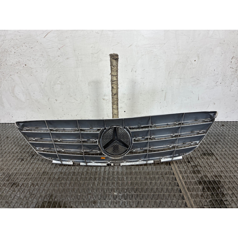 Calandre MERCEDES CLASSE B 245 Photo n°4