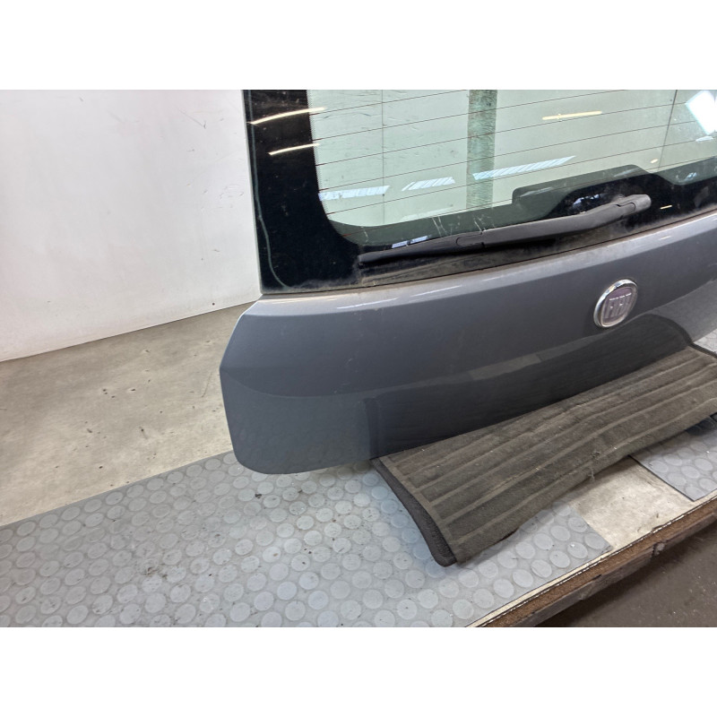 Malle/Hayon arriere FIAT GRANDE PUNTO Photo n°2