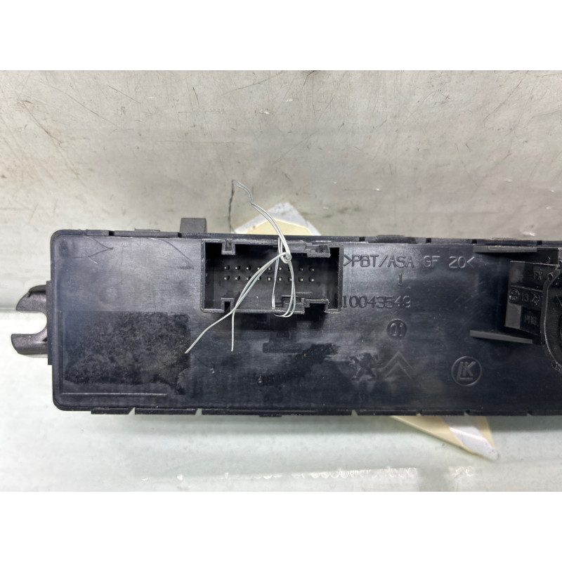 Bouton de warning PEUGEOT 5008 1 Photo n°2