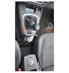Pare boue avant droit RENAULT SCENIC 3