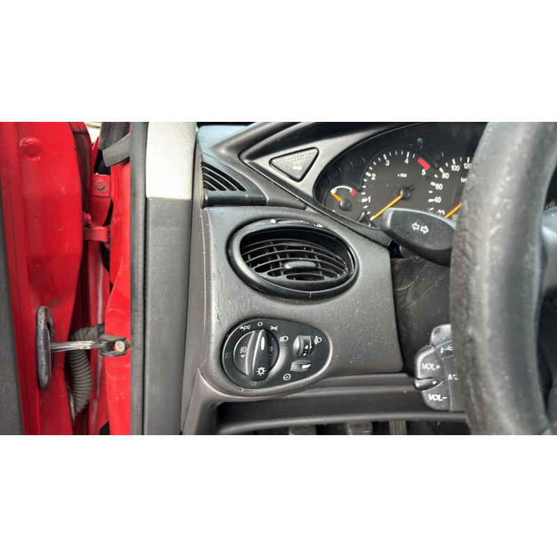 Vitre avant gauche FORD FOCUS 1 Photo n°18
