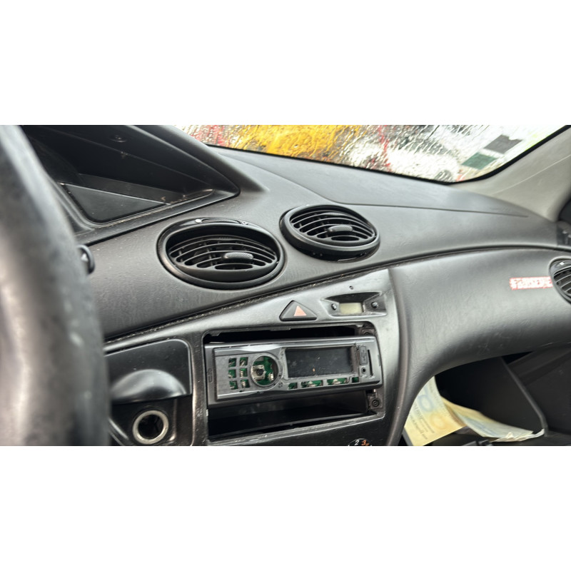 Vitre avant gauche FORD FOCUS 1 Photo n°20