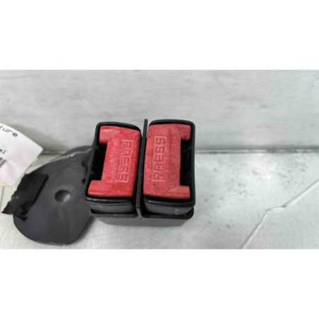 Attache ceinture arriere droit RENAULT CLIO 2 Photo n°1