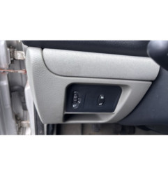 Attache ceinture arriere droit RENAULT CLIO 2