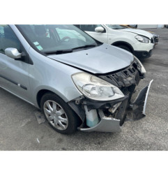 Attache ceinture avant gauche RENAULT CLIO 3