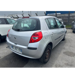 Attache ceinture avant gauche RENAULT CLIO 3