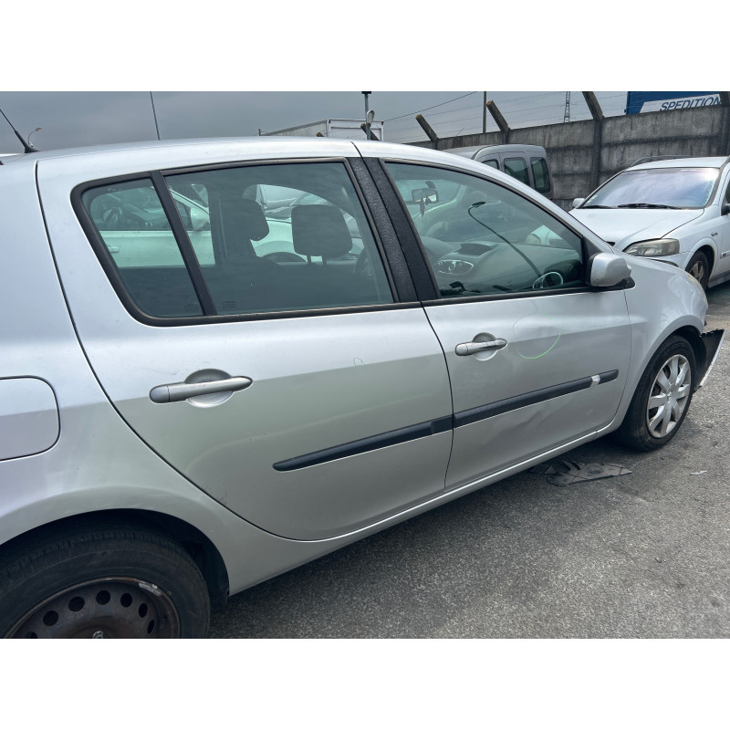 Attache ceinture avant gauche RENAULT CLIO 3 Photo n°11