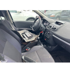 Attache ceinture avant gauche RENAULT CLIO 3