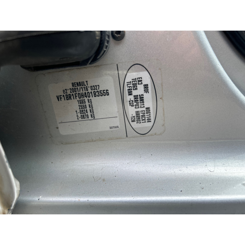 Attache ceinture avant gauche RENAULT CLIO 3 Photo n°20