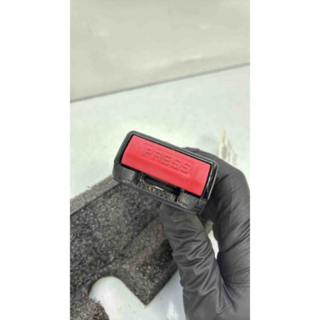 Attache ceinture centrale avant RENAULT MASTER 3