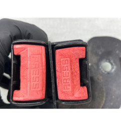 Attache ceinture arriere droit RENAULT CLIO 2 Photo n°1