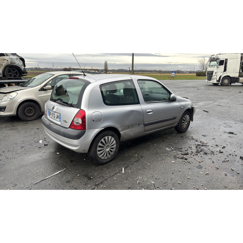 Attache ceinture arriere gauche RENAULT CLIO 2 Photo n°8