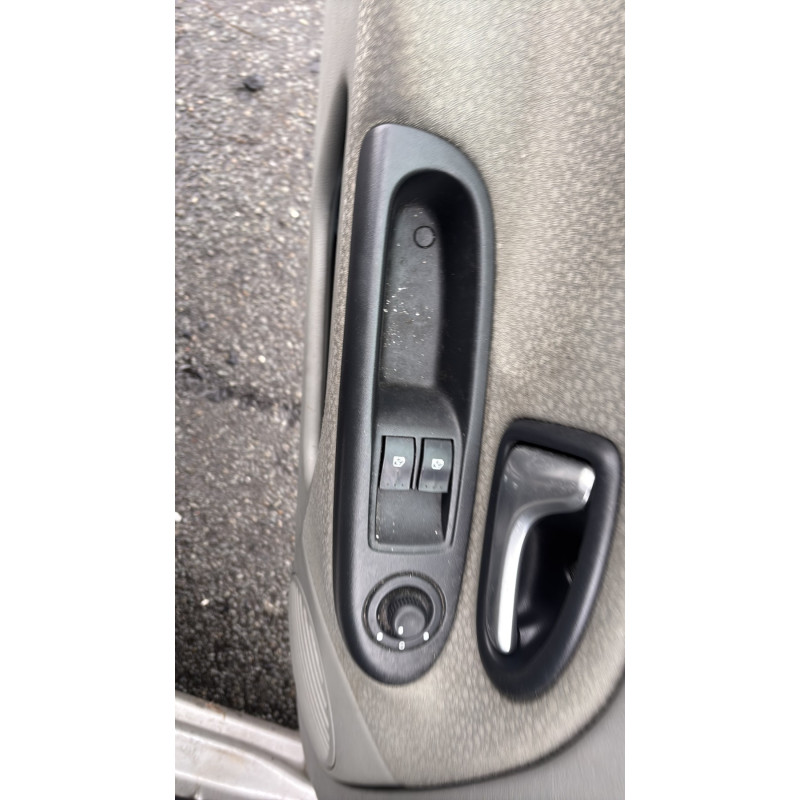 Attache ceinture arriere gauche RENAULT CLIO 2 Photo n°13