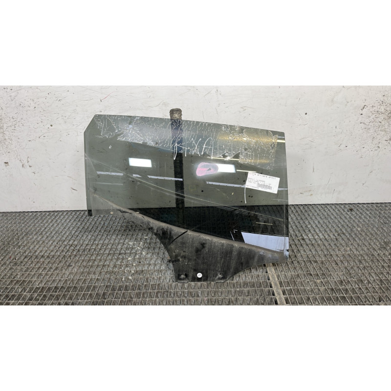 Vitre arriere droit RENAULT CLIO 5 Photo n°1