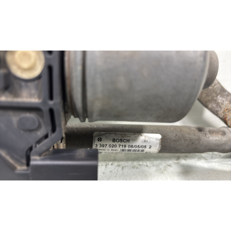 Moteur essuie glace avant gauche VOLKSWAGEN GOLF PLUS Photo n°3