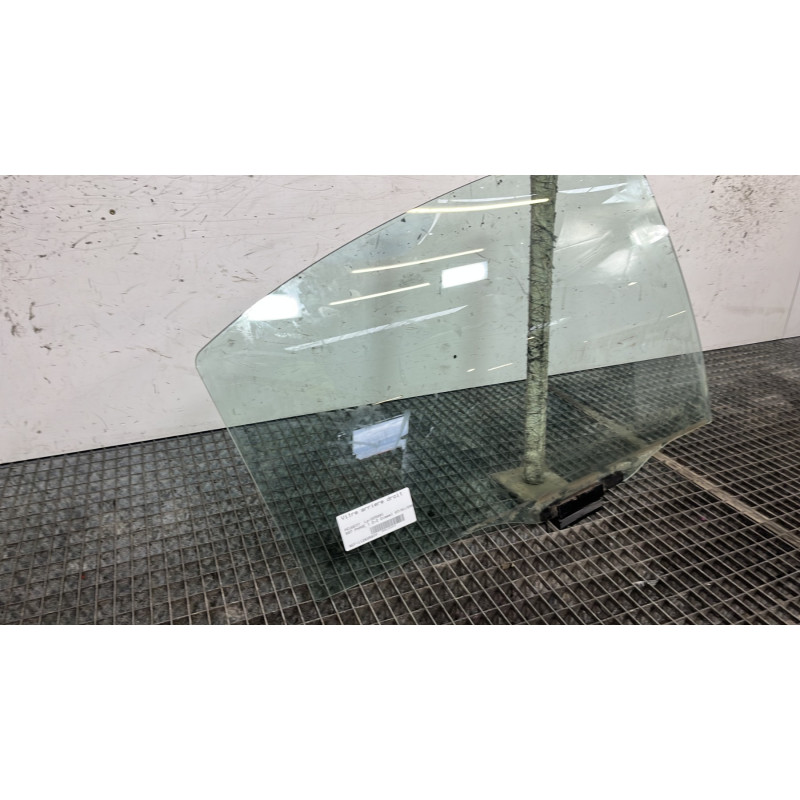 Vitre arriere droit PEUGEOT 607 Photo n°2