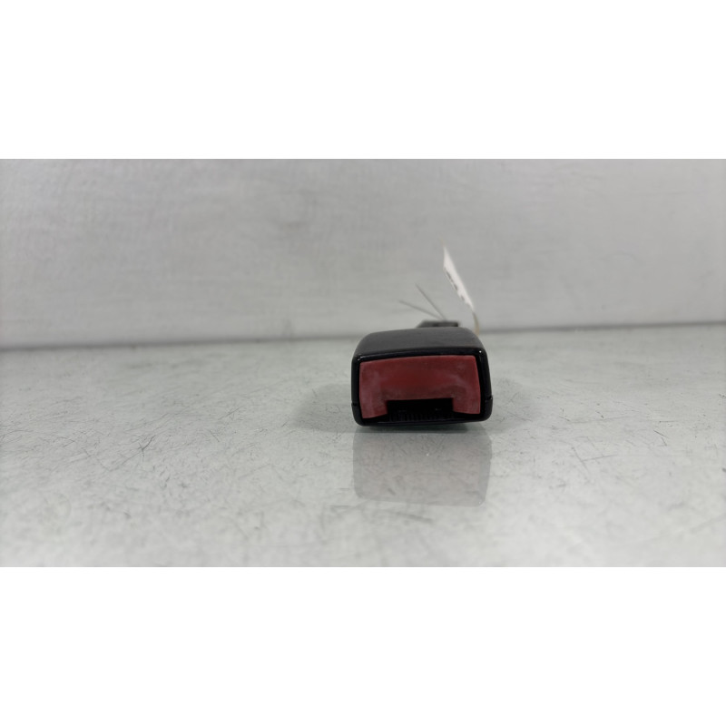 Attache ceinture avant droit VOLKSWAGEN POLO 4 Photo n°2