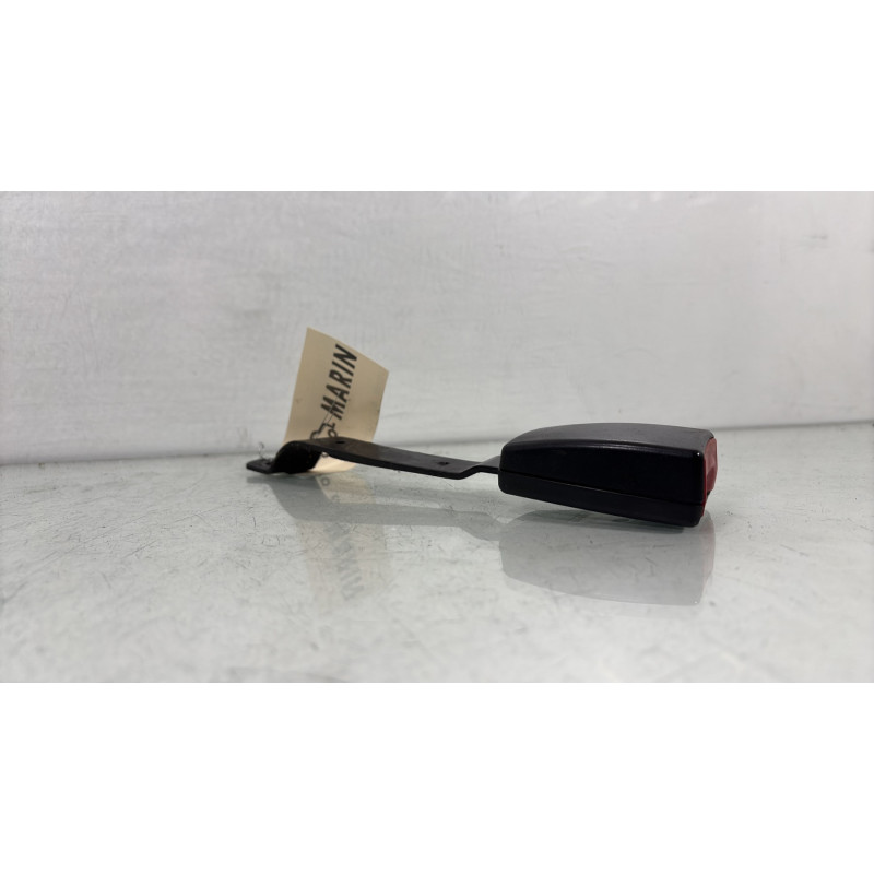 Attache ceinture avant droit VOLKSWAGEN POLO 4 Photo n°3